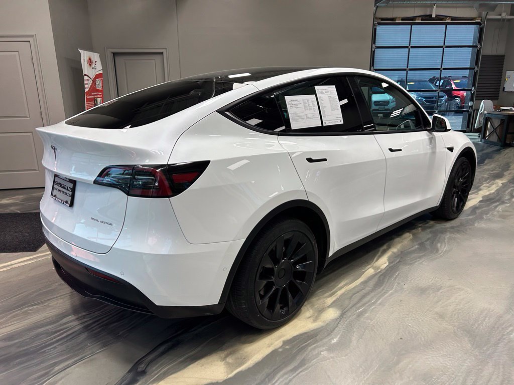 Used 2021 Tesla Model Y Long Range AWD/4WD image 32