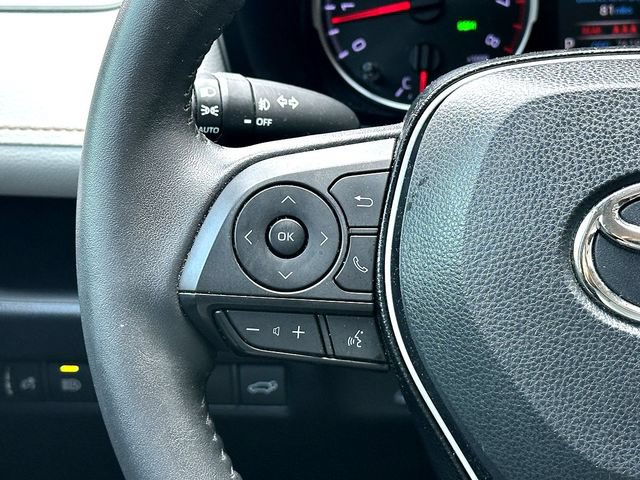 Used 2020 Toyota RAV4 XLE Premium FWD image 23