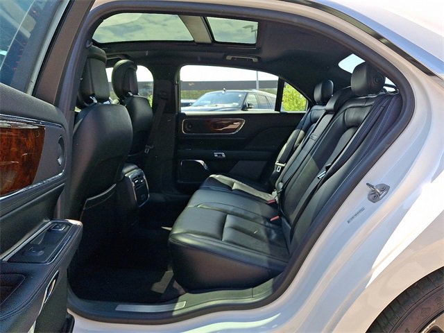 Used 2017 Lincoln Continental Select w/ Climate Package image 10