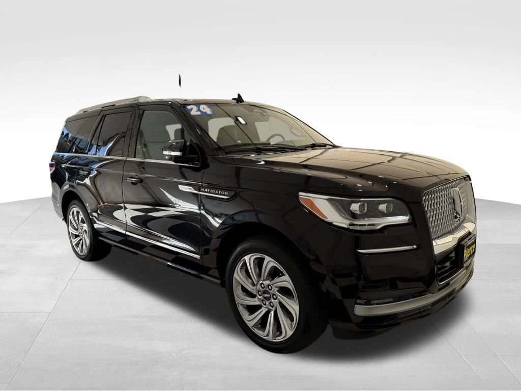 Used 2024 Lincoln Navigator Reserve image 9