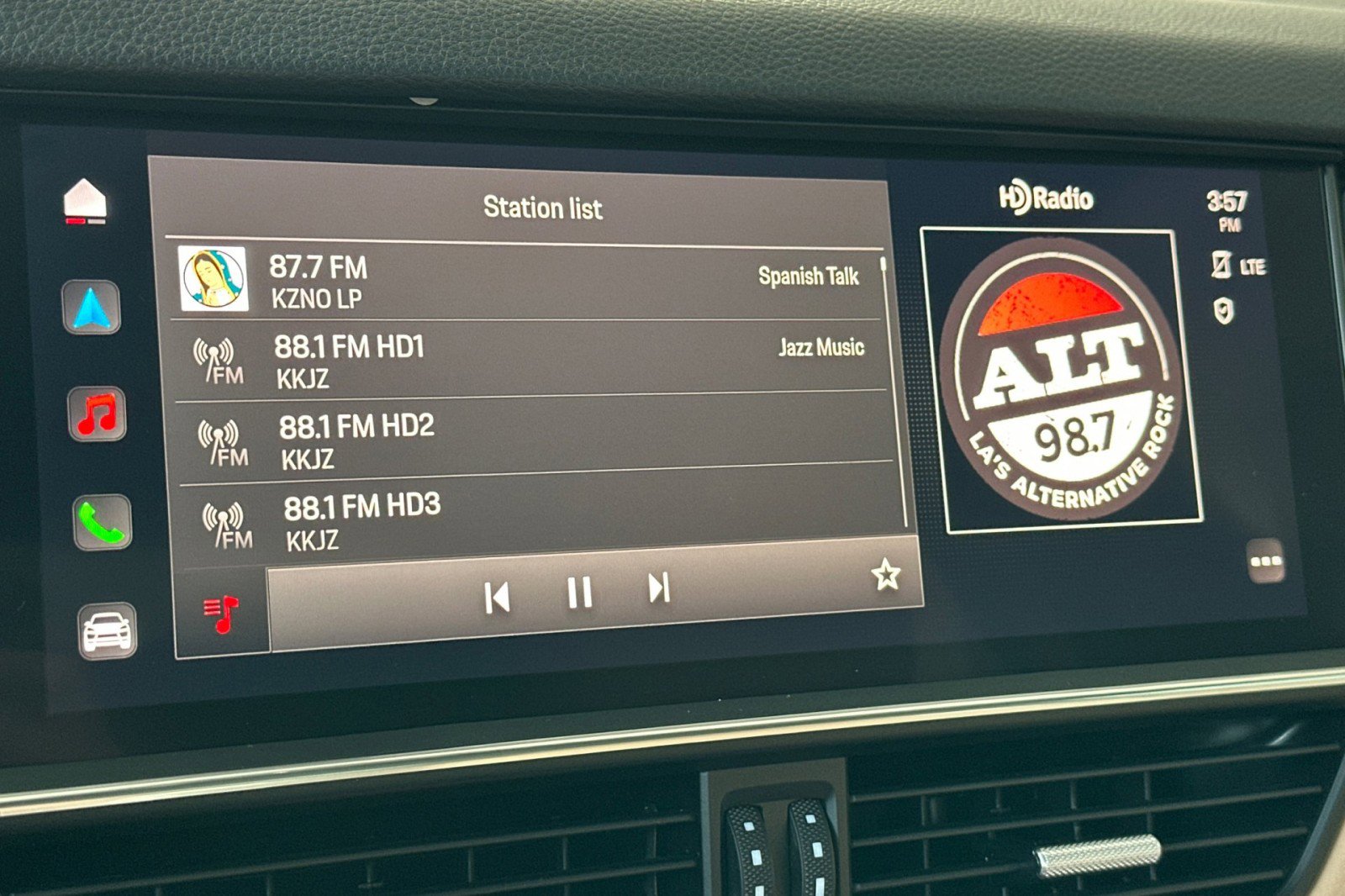 Used 2023 Porsche Cayenne Platinum Edition image 18