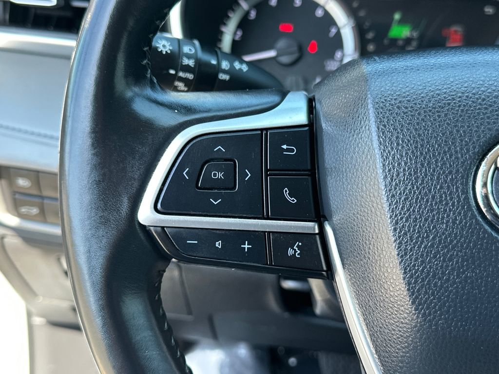 Used 2023 Toyota Highlander XLE image 25