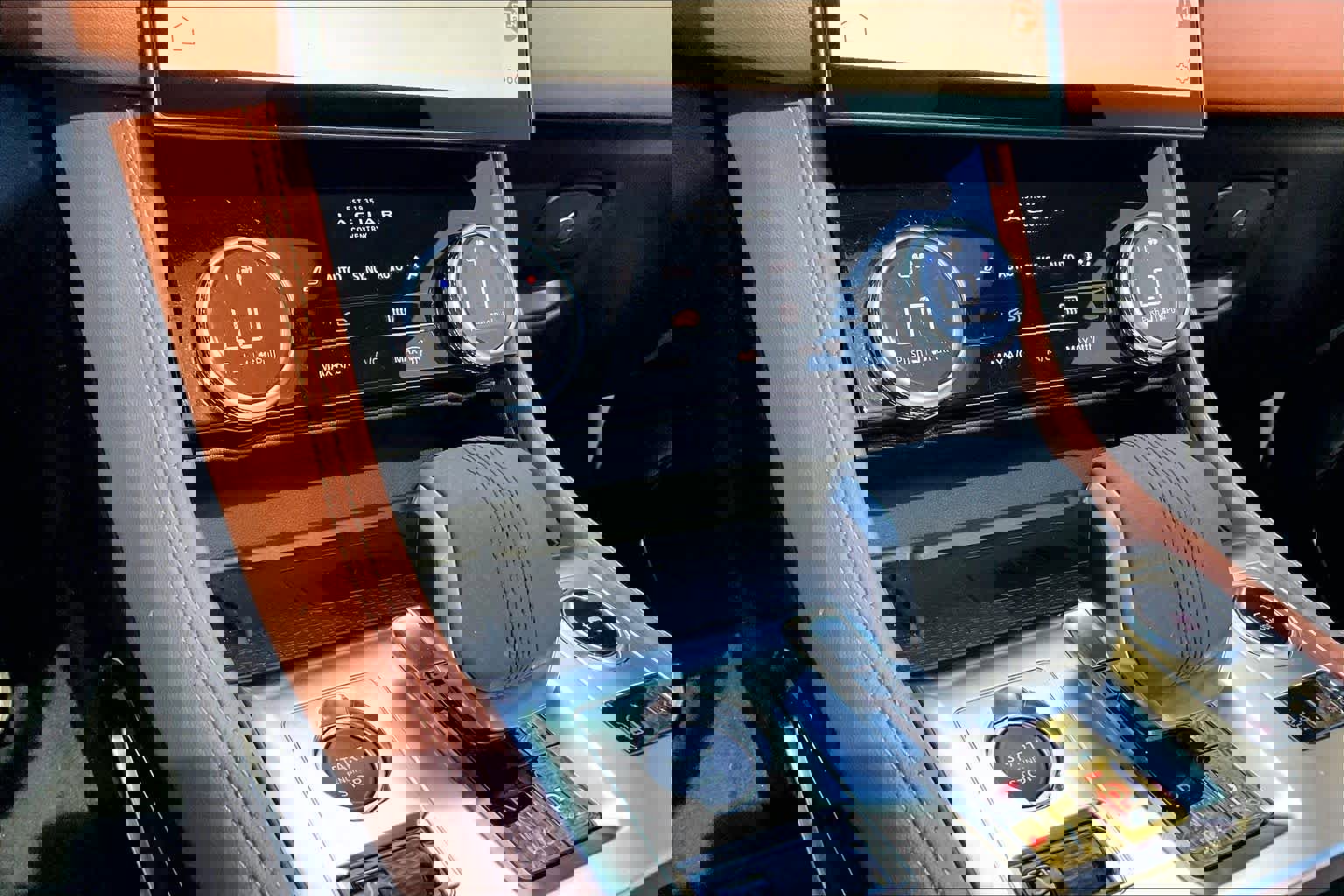 Used 2024 Jaguar F-PACE R-Dynamic S image 31