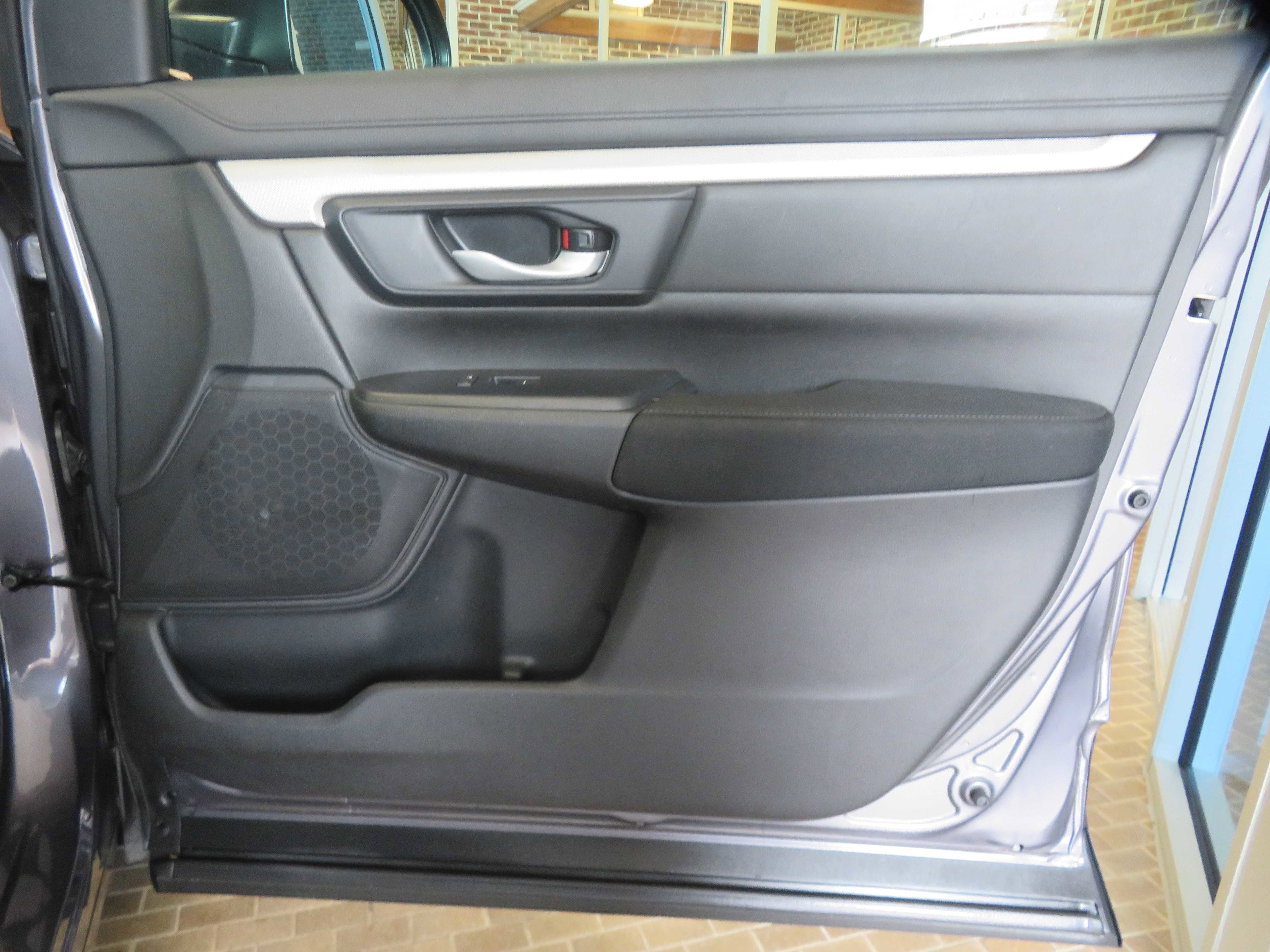 Used 2018 Honda CR-V LX image 28