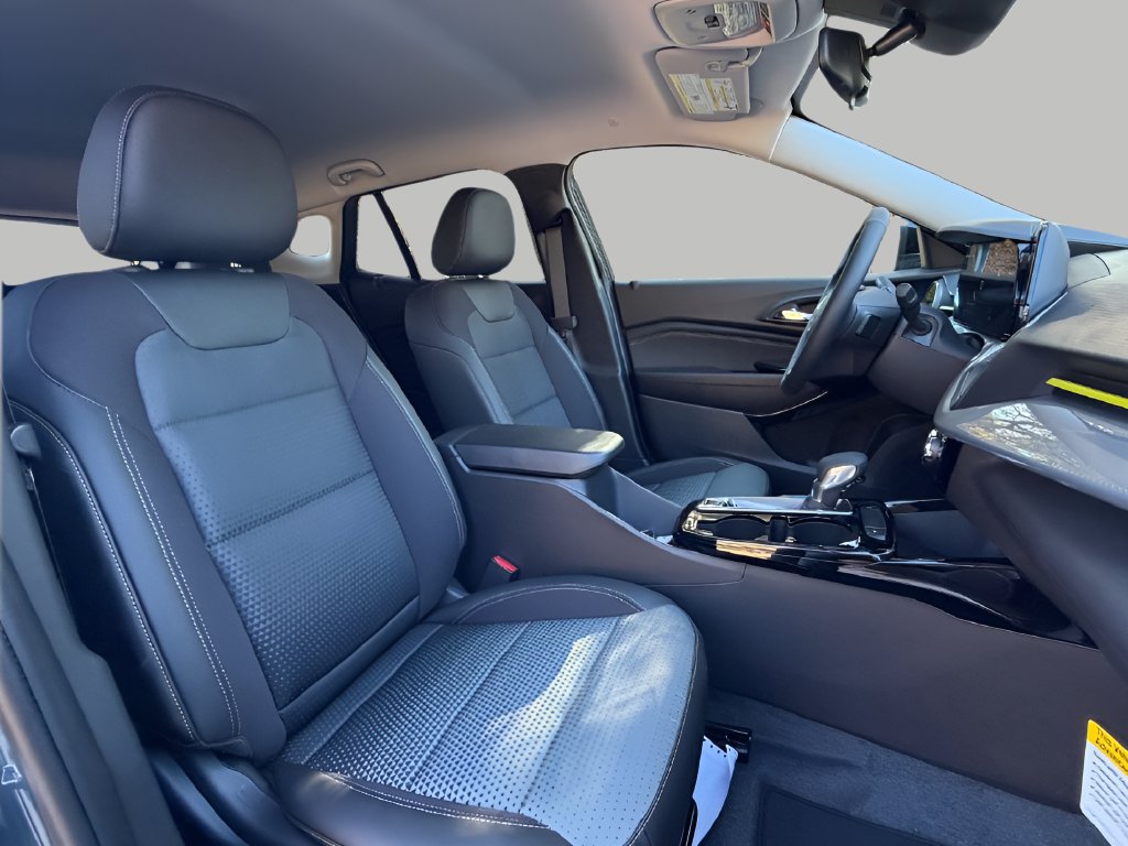 New 2026 Chevrolet Trax LT w/ Midnight Edition FWD image 11