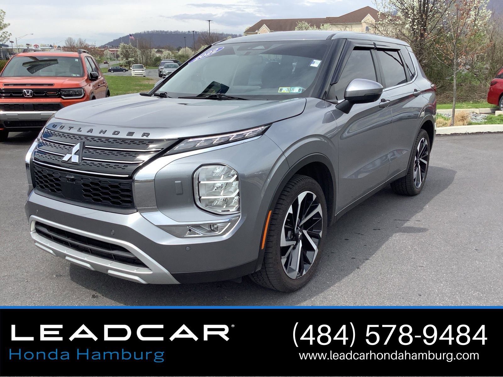 Used 2022 Mitsubishi Outlander SE image 2