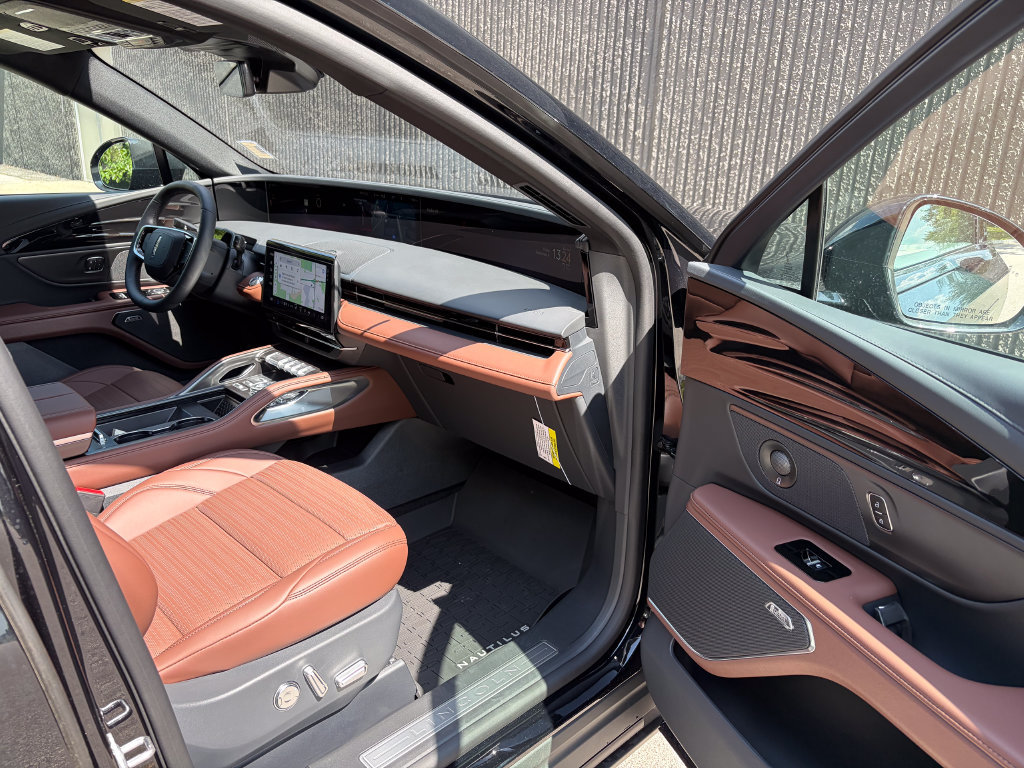 New 2026 Lincoln Nautilus Reserve w/ Jet Appearance Package AWD/4WD image 30