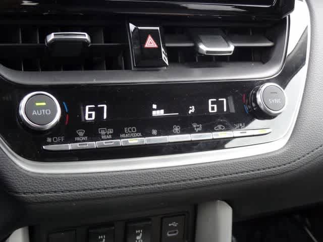 Used 2025 Toyota Corolla Cross XLE AWD/4WD image 25