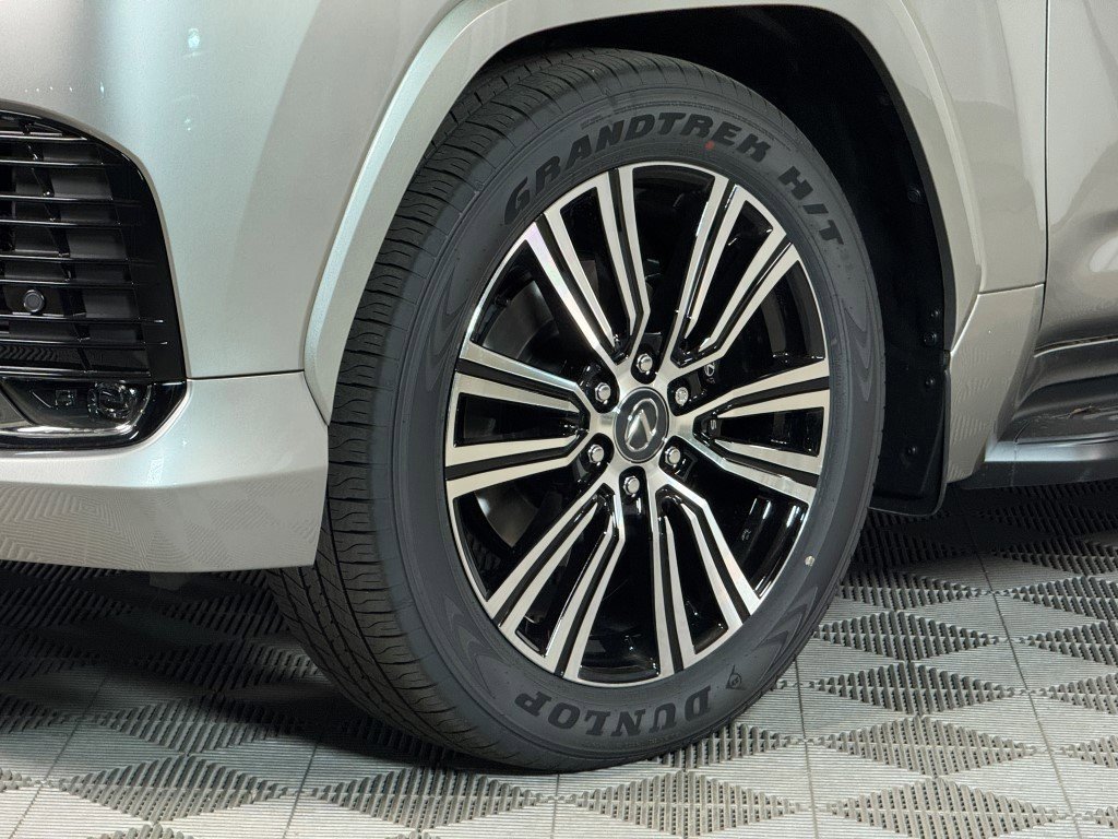 New 2025 Lexus LX 600 4WD w/ Luxury Package image 6