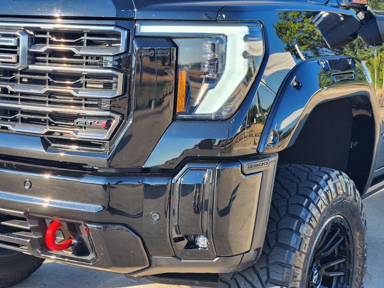 Used 2025 GMC Sierra 2500 AT4 w/ AT4 Premium Plus Package AWD/4WD image 9