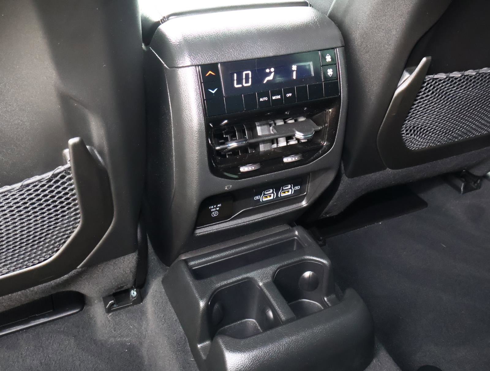 Used 2024 Jeep Grand Cherokee L Altitude AWD/4WD image 13