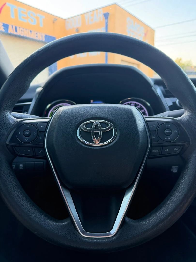 Used 2019 Toyota Camry LE FWD image 18