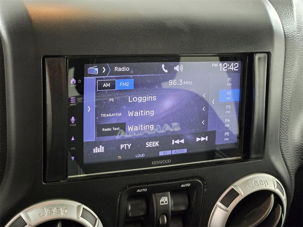 Used 2018 Jeep Wrangler Unlimited Sahara w/ Connectivity Group image 27