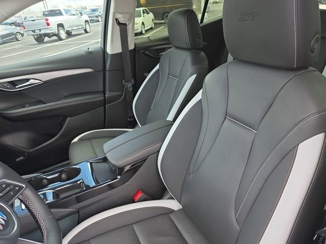 Used 2025 Buick Envision Sport Touring AWD/4WD image 23