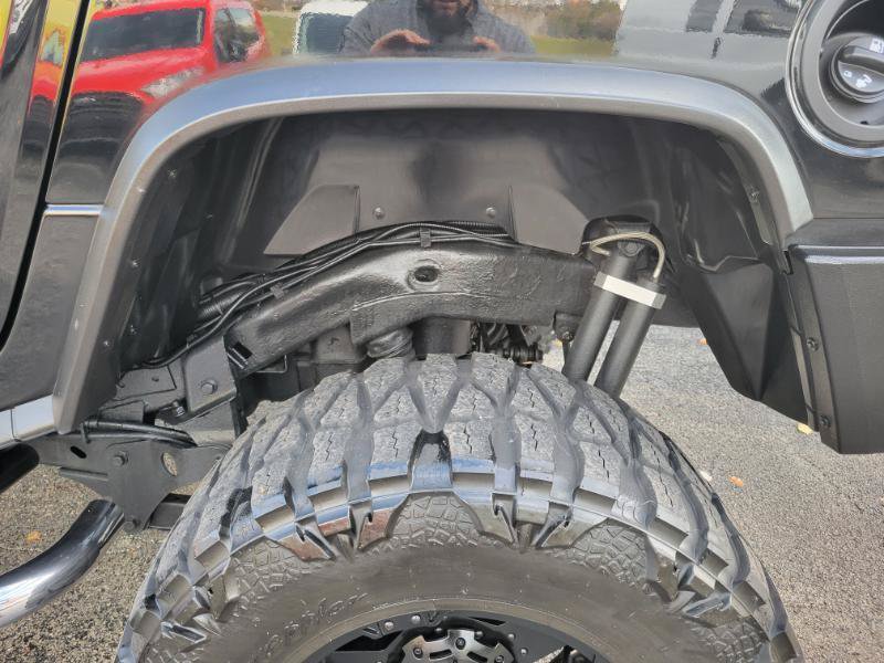 Used 2005 HUMMER H2 SUT w/ Preferred Equipment Group AWD/4WD image 15