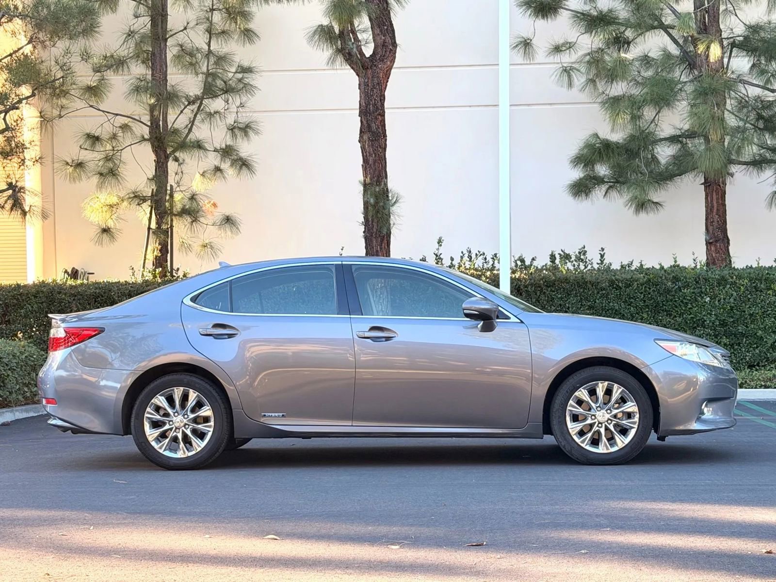 Used 2013 Lexus ES 300h w/ Luxury Pkg image 7
