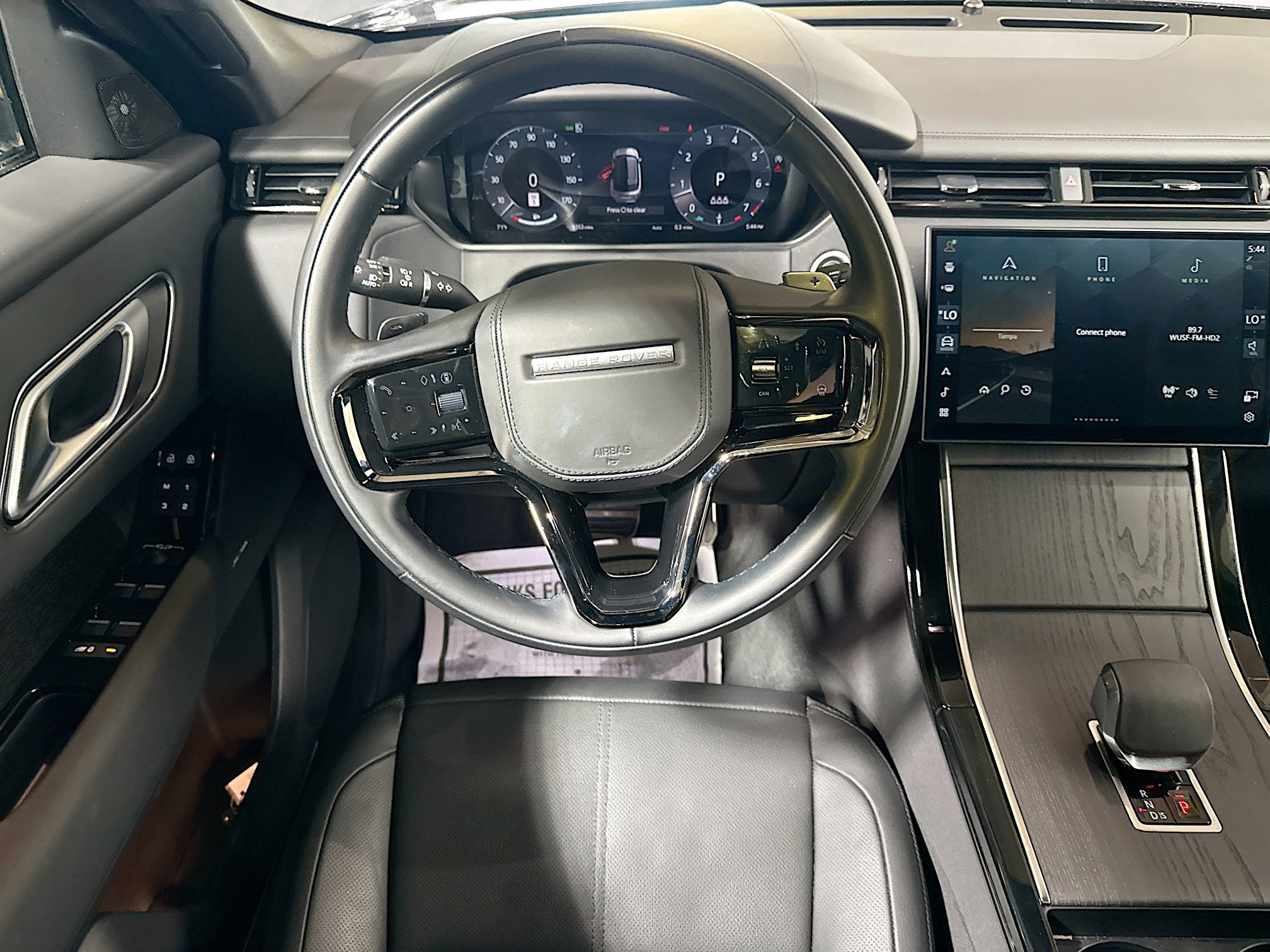 Certified 2026 Land Rover Range Rover Velar Dynamic SE AWD/4WD image 17