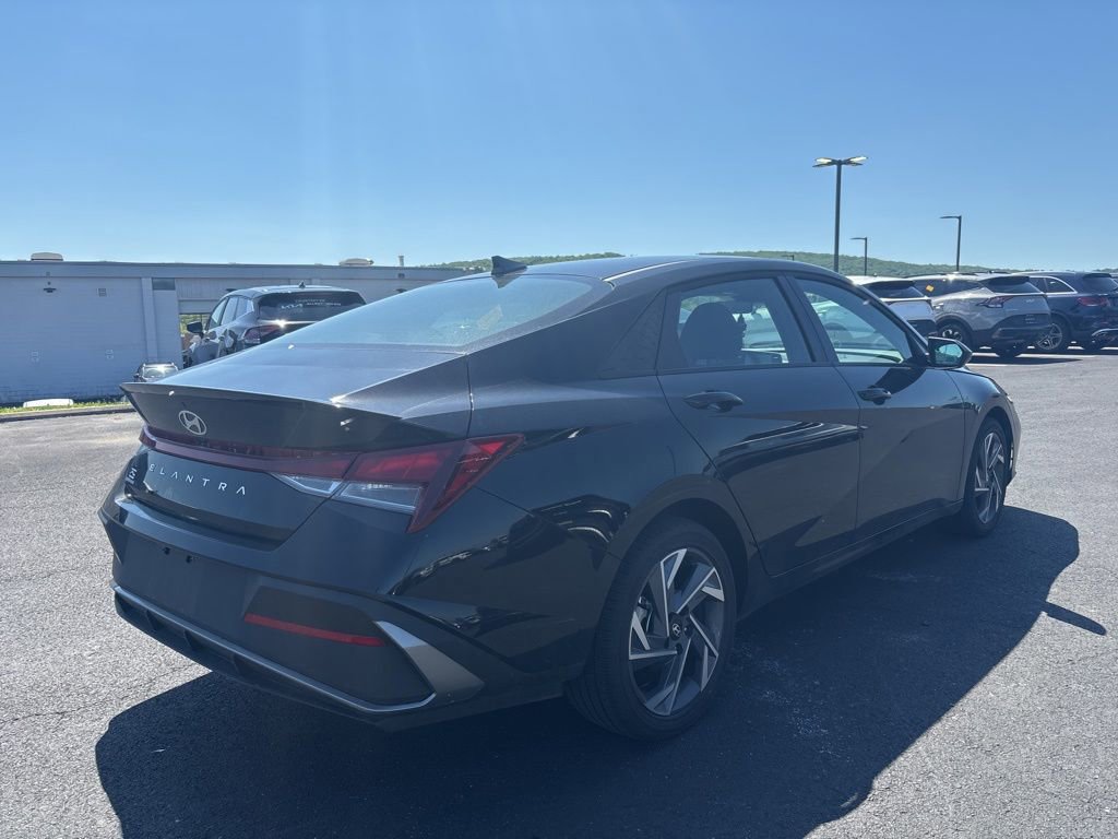 Used 2025 Hyundai Elantra Sport w/ Cargo Package FWD image 2