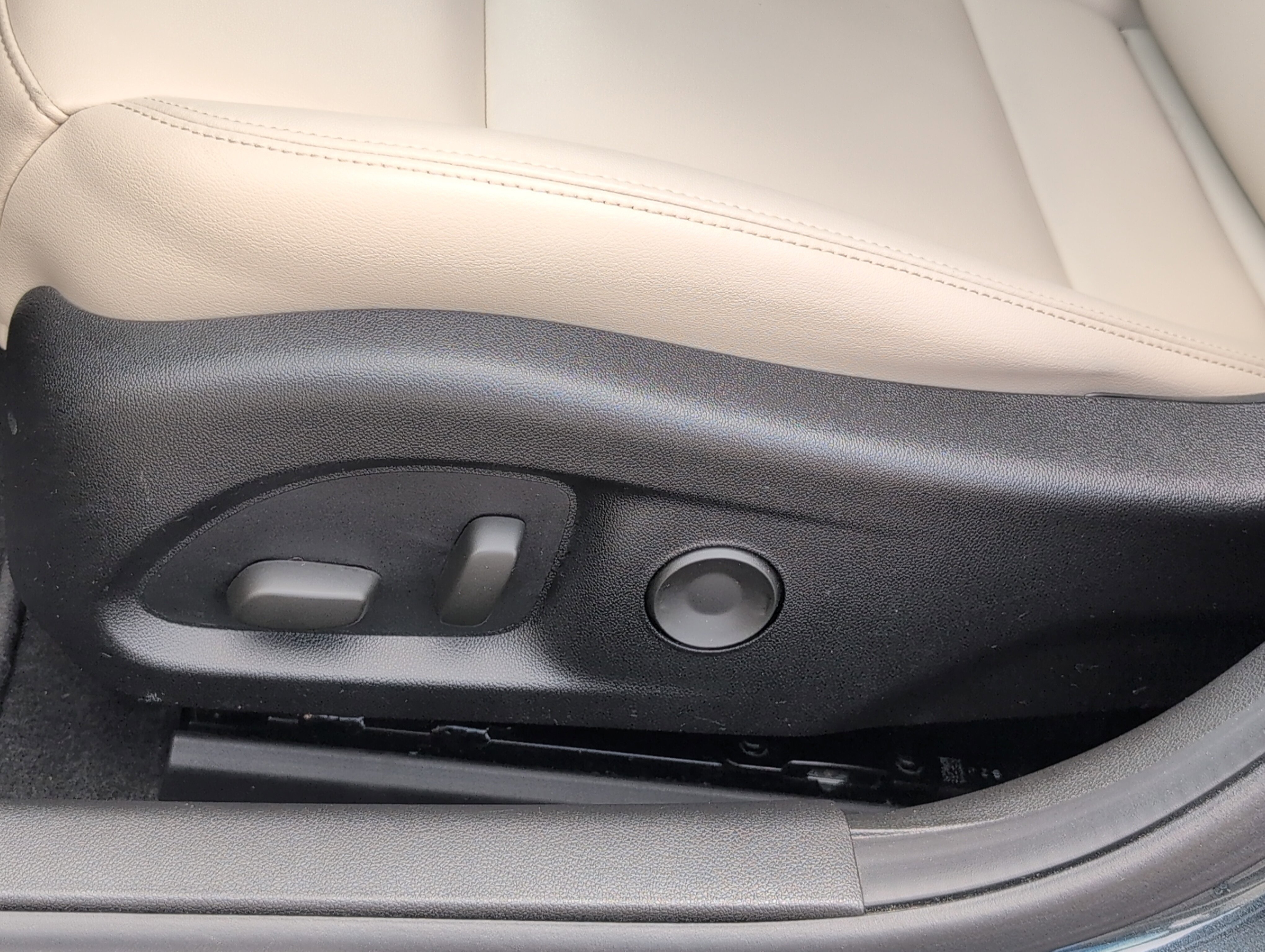Used 2020 Cadillac XT4 Premium Luxury FWD image 14