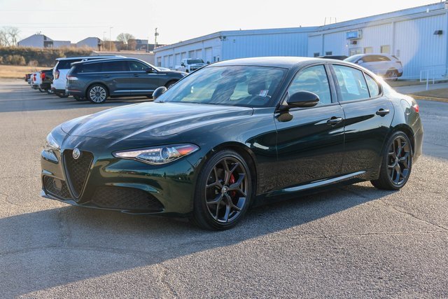 Used 2020 Alfa Romeo Giulia w/ Nero Edizione image 6