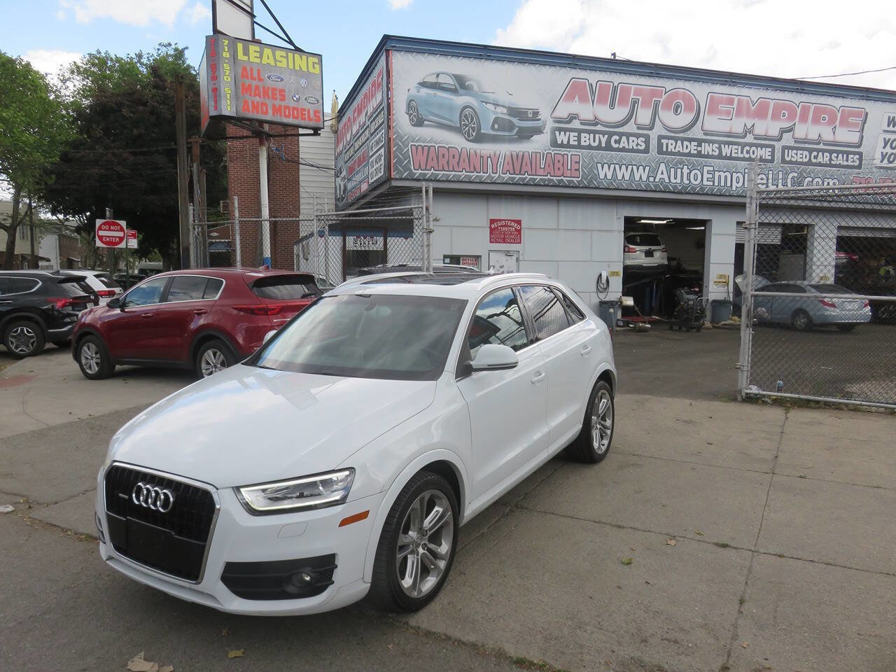 Used 2015 Audi Q3 2.0T Prestige w/ Prestige Package AWD/4WD image 2