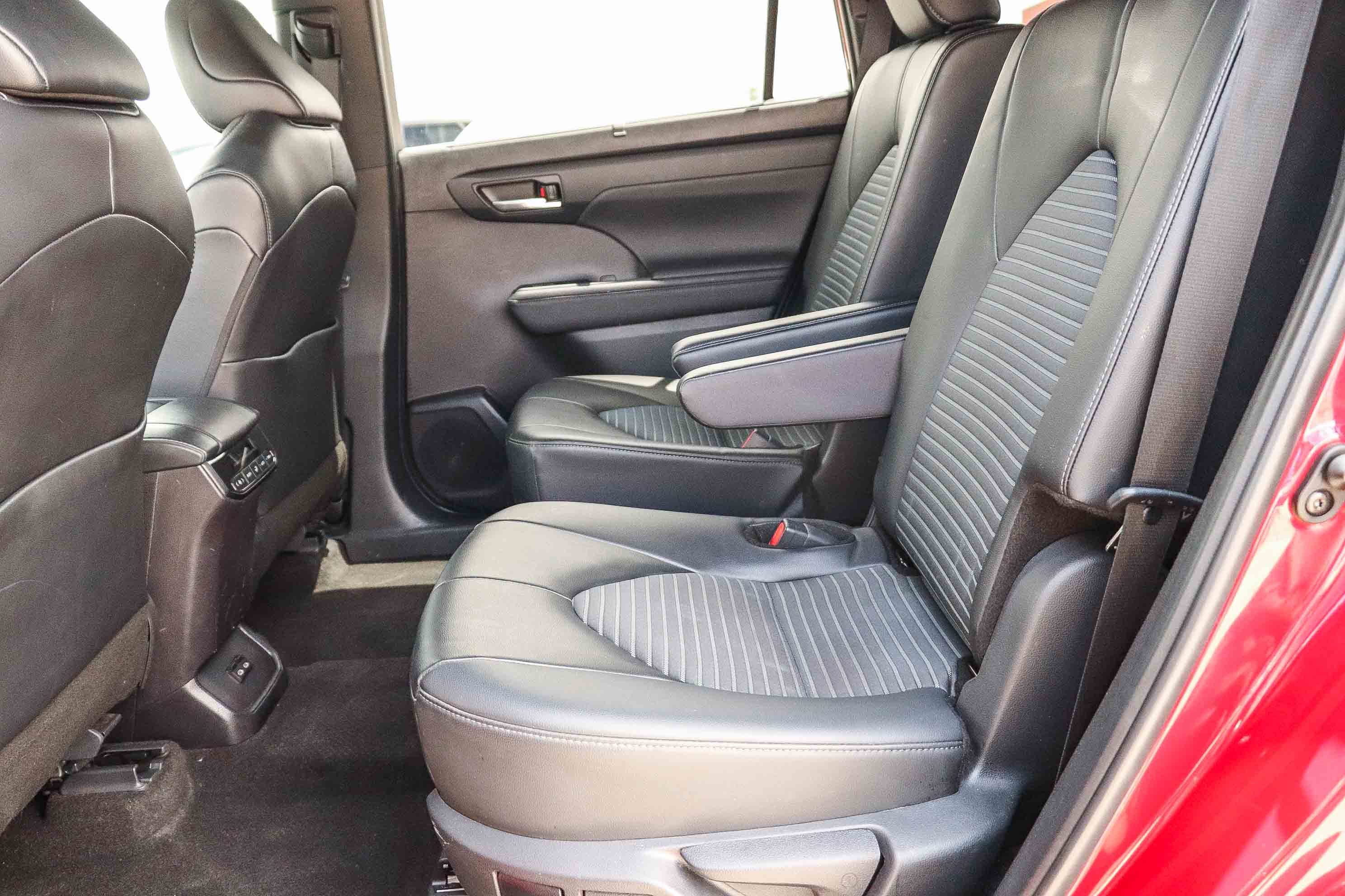 Certified 2024 Toyota Highlander XSE FWD image 19