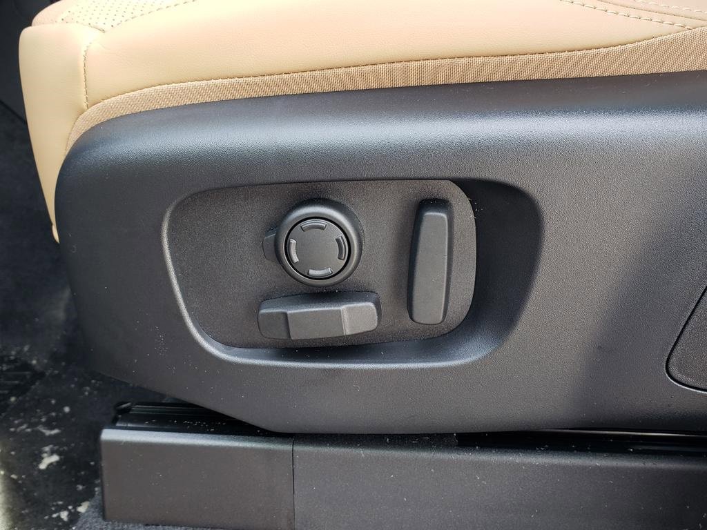 New 2026 Land Rover Discovery Limited Edition image 24