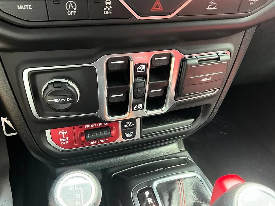 Used 2023 Jeep Gladiator Rubicon w/ Cold Weather Group AWD/4WD image 22