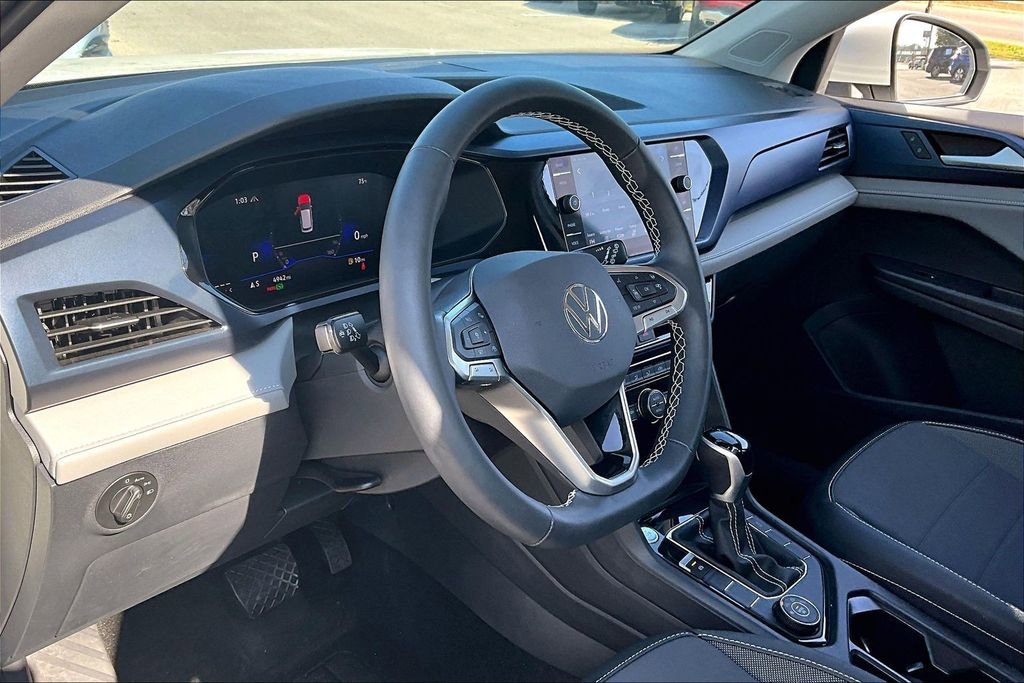 Used 2024 Volkswagen Taos SE image 14