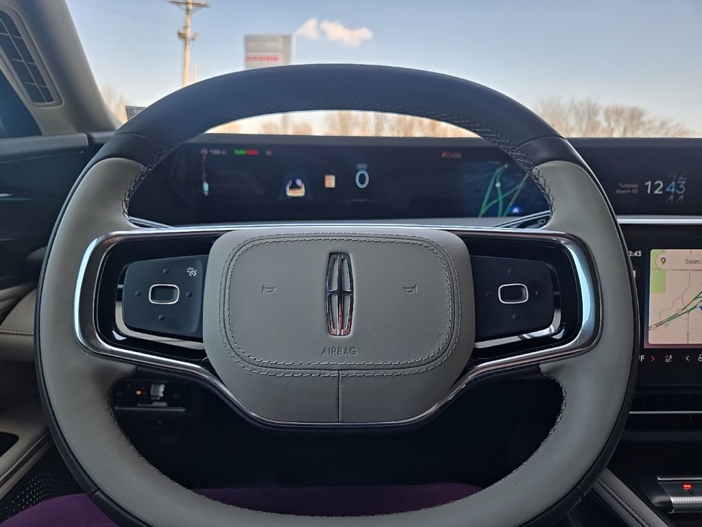 Used 2025 Lincoln Nautilus Reserve image 42