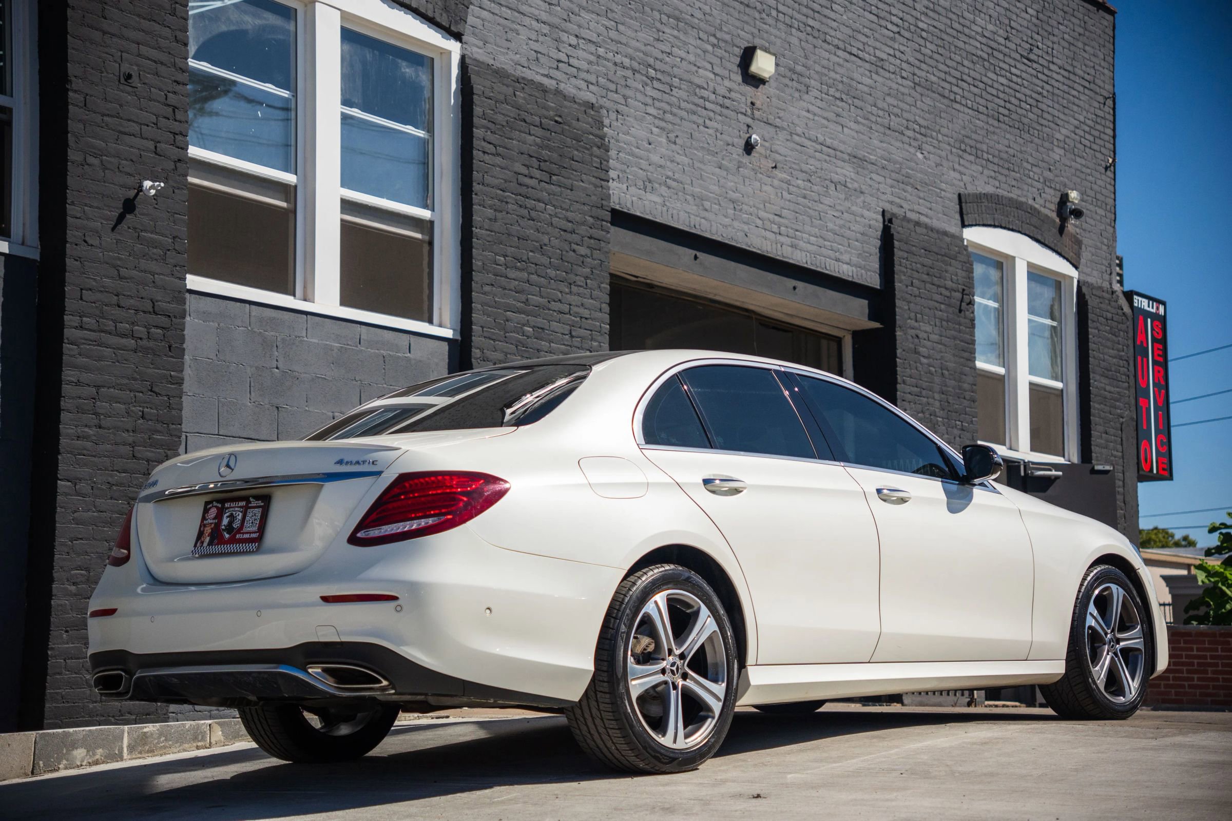 Used 2018 Mercedes-Benz E 300 4MATIC w/ Premium 2 Package image 4
