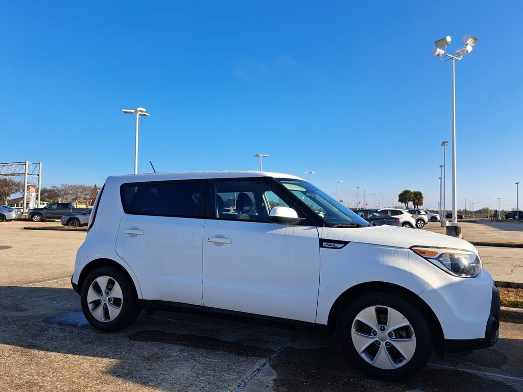 Used 2016 Kia Soul Base image 2