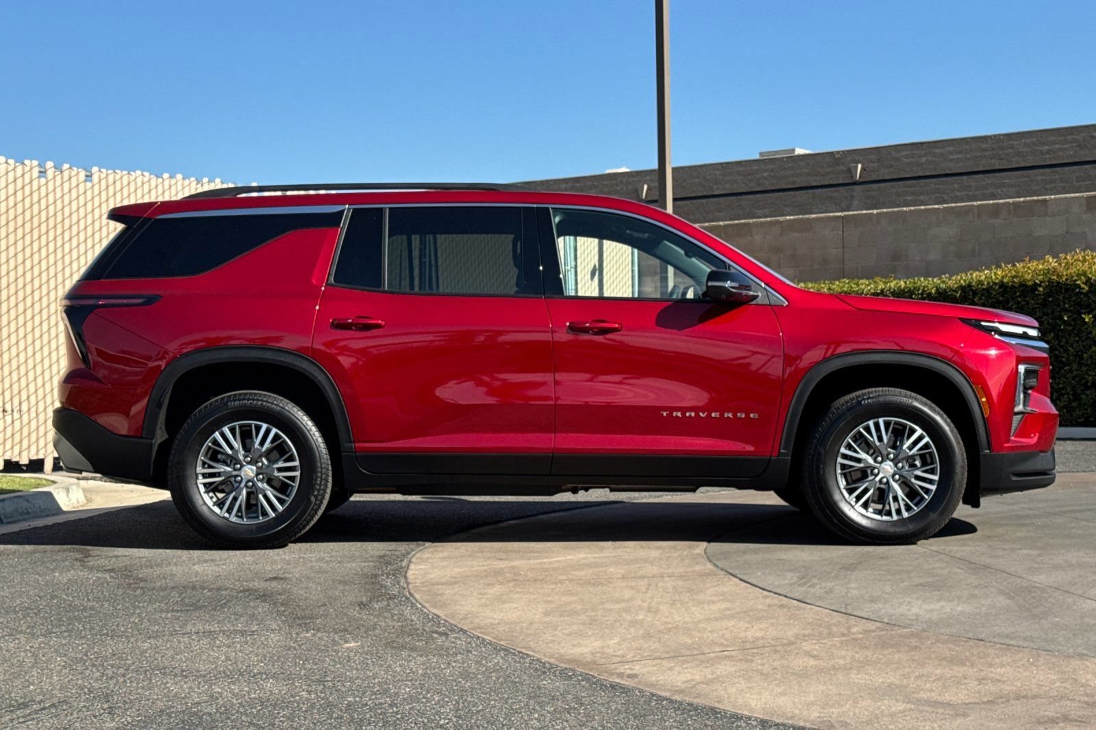 Certified 2026 Chevrolet Traverse LT w/ Driver Confidence Package FWD image 3