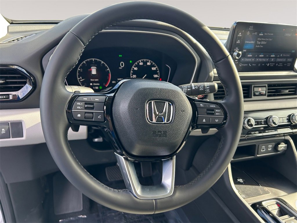 New 2025 Honda Pilot Touring image 12