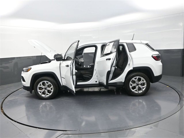 Used 2025 Jeep Compass Sport image 28