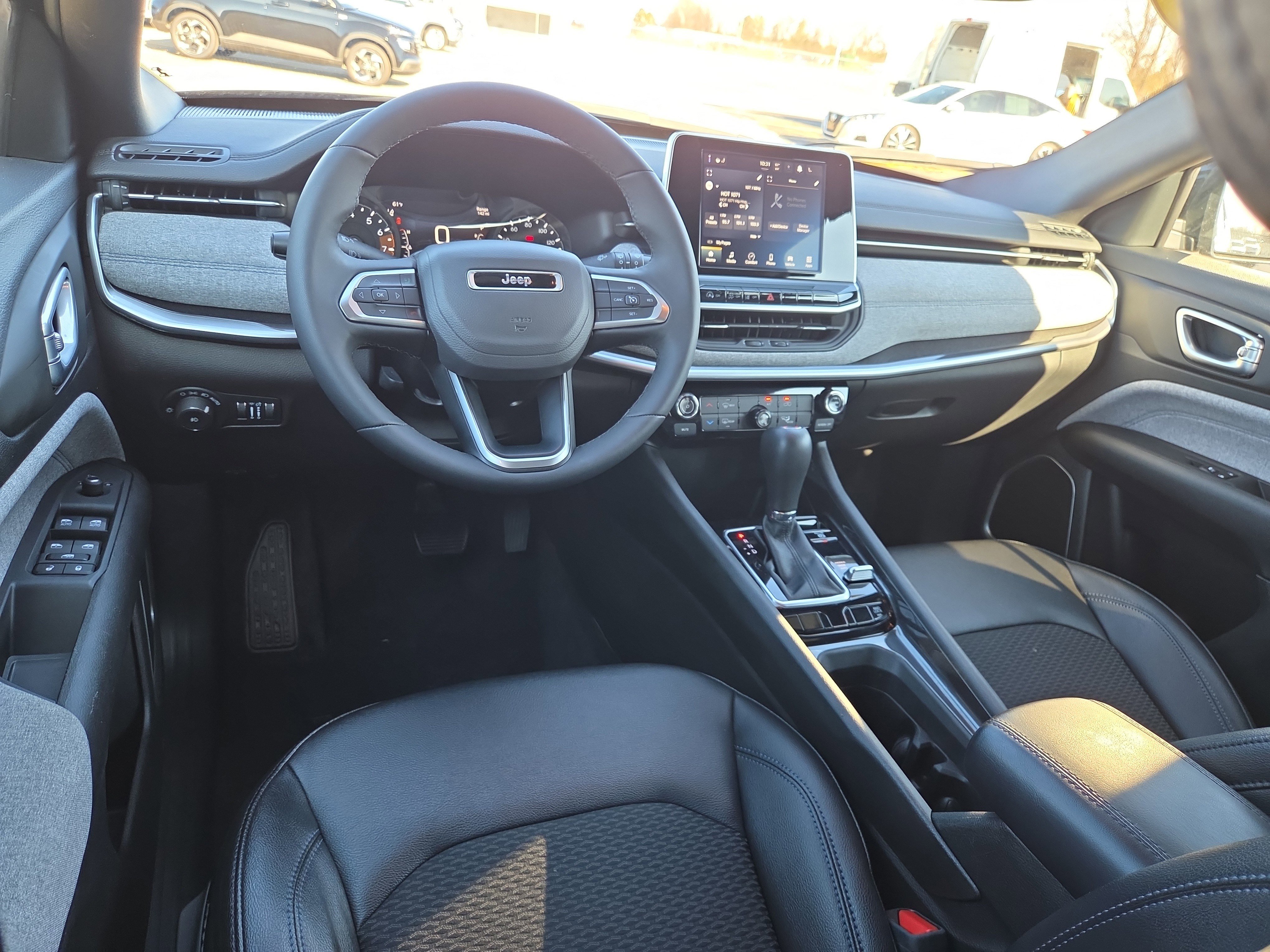 Used 2025 Jeep Compass Latitude image 8