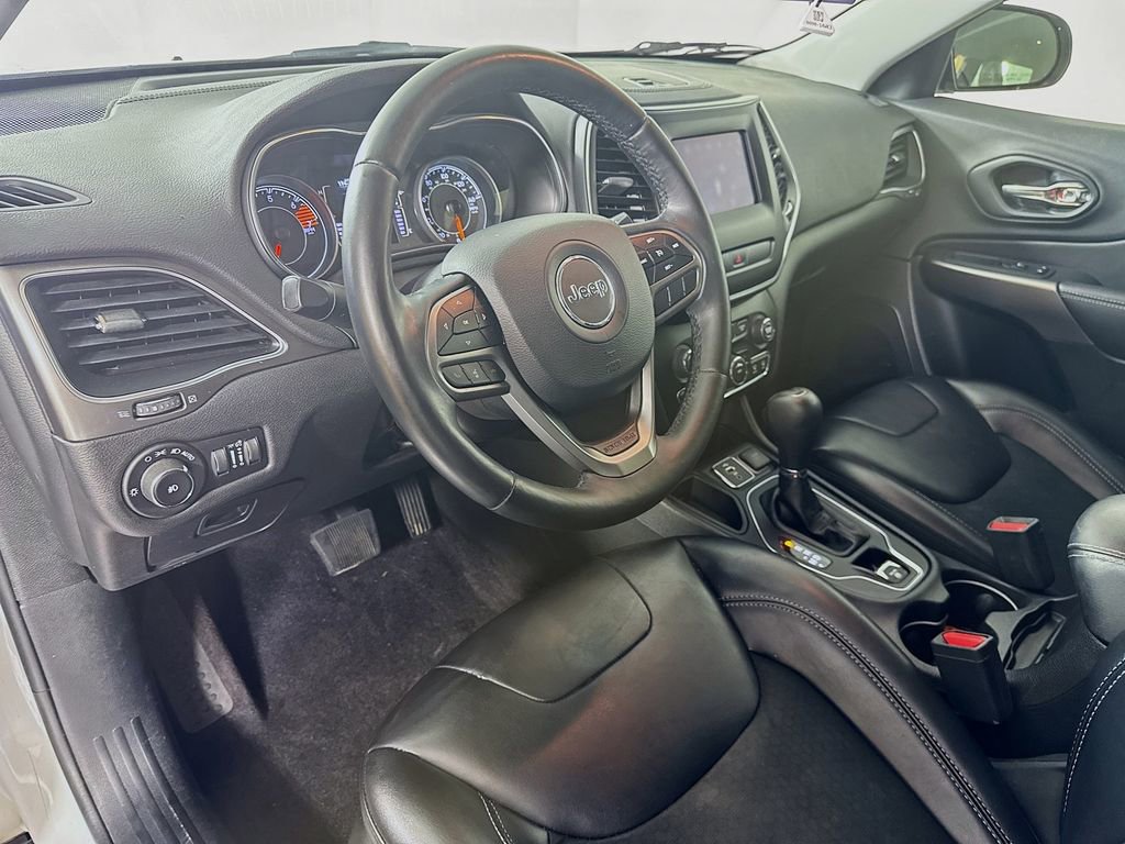 Used 2019 Jeep Cherokee Latitude Plus image 9