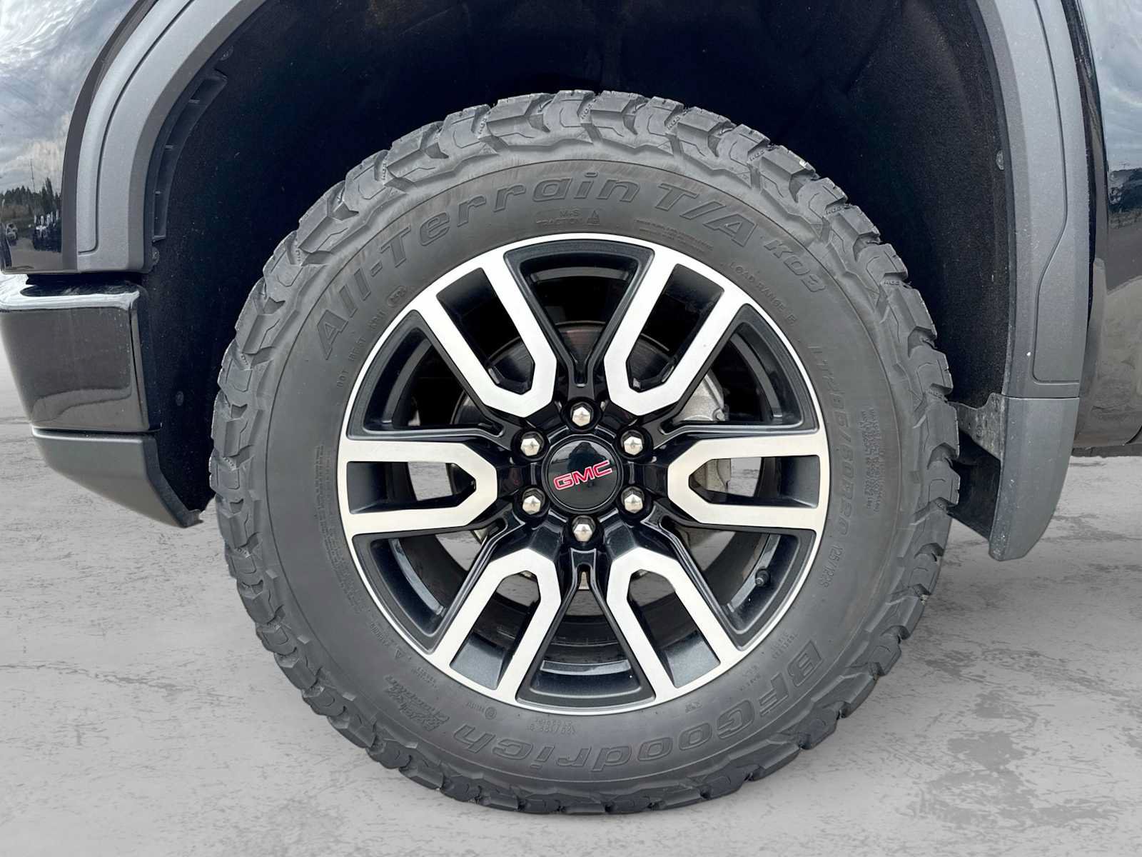 Used 2023 GMC Sierra 1500 AT4 w/ Technology Package AWD/4WD image 13