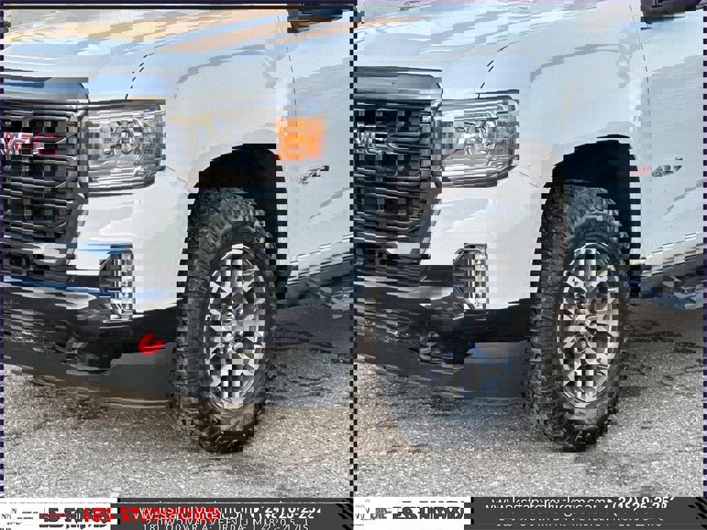 Certified 2022 GMC Canyon AT4 w/ Trailering Package image 9