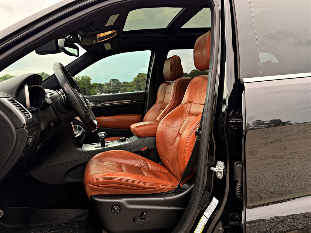 Used 2015 Jeep Grand Cherokee SRT AWD/4WD image 9