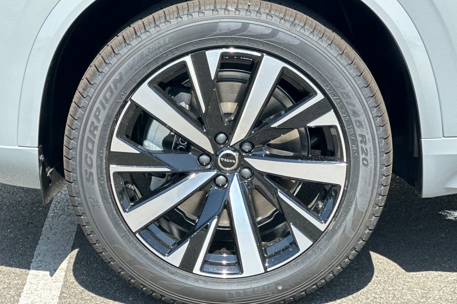 Certified 2025 Volvo XC90 B6 Core w/ Protection Package Premier AWD/4WD image 33