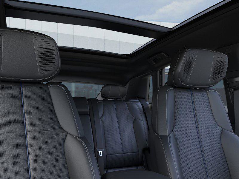 New 2026 Cadillac Lyriq Premium Luxury image 25