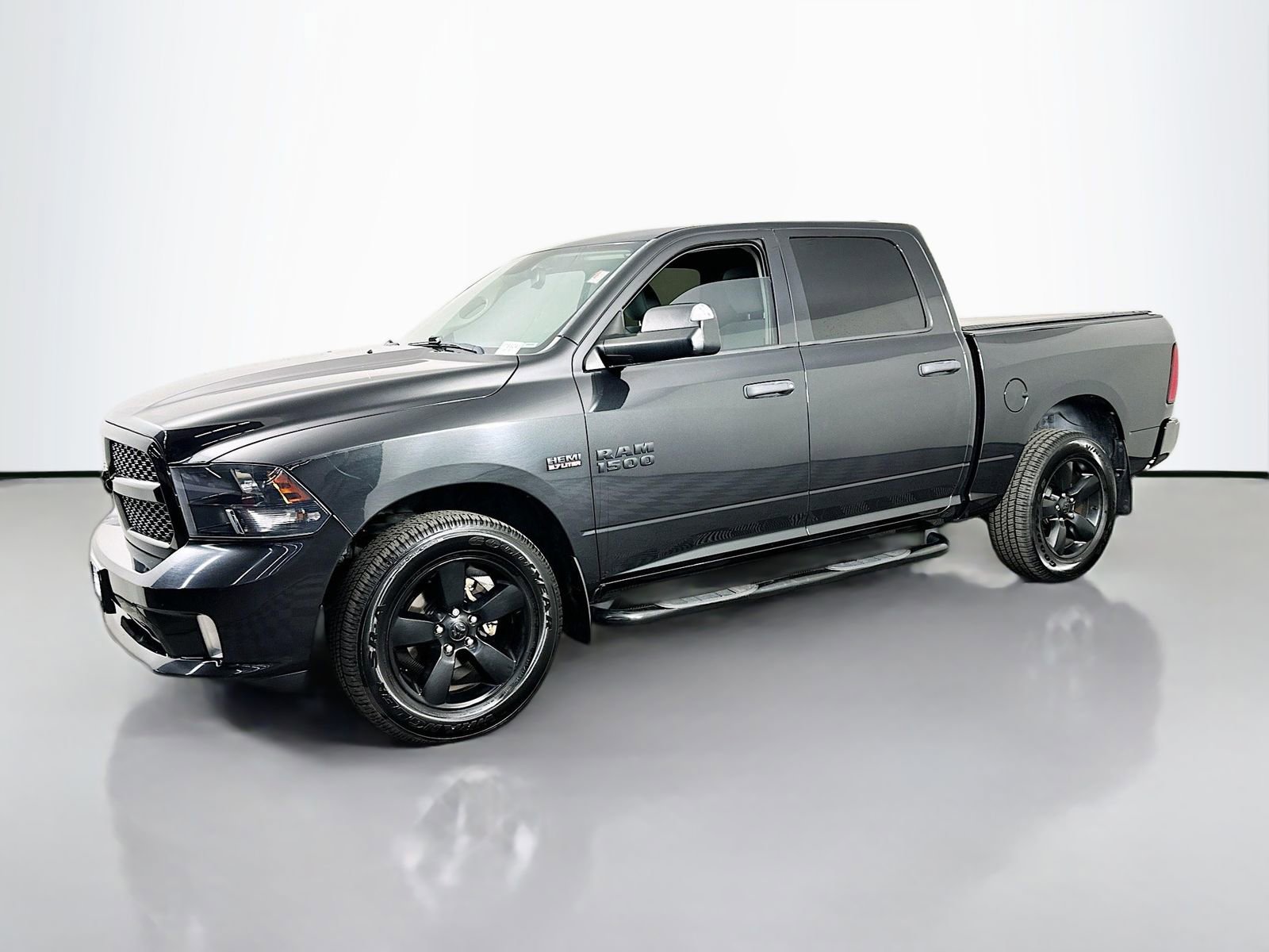 Used 2016 RAM 1500 Express w/ Black Ram 1500 Express Group AWD/4WD image 2