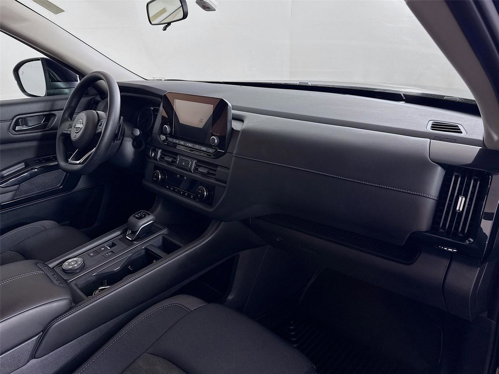 Used 2025 Nissan Pathfinder S AWD/4WD image 28