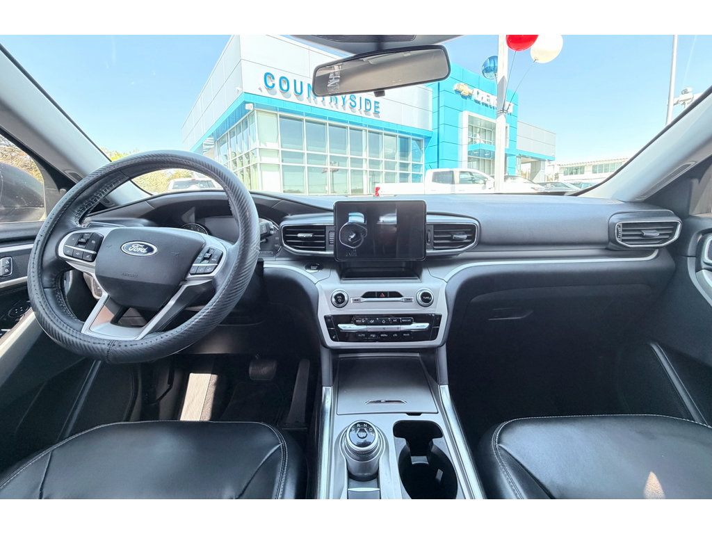 Used 2021 Ford Explorer XLT w/ Equipment Group 202A image 10