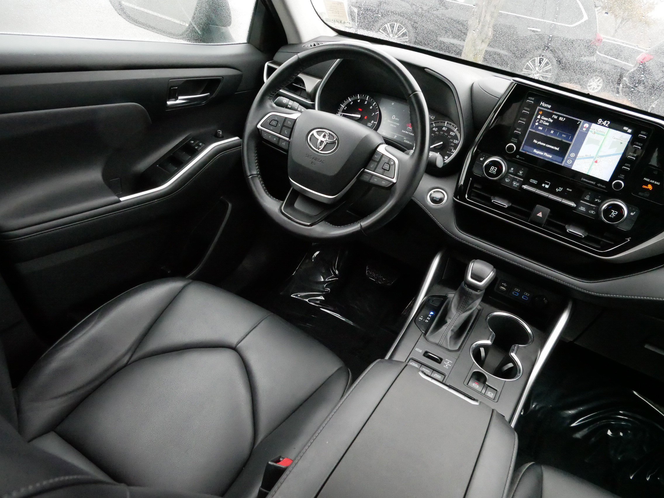 Used 2022 Toyota Highlander XLE image 9