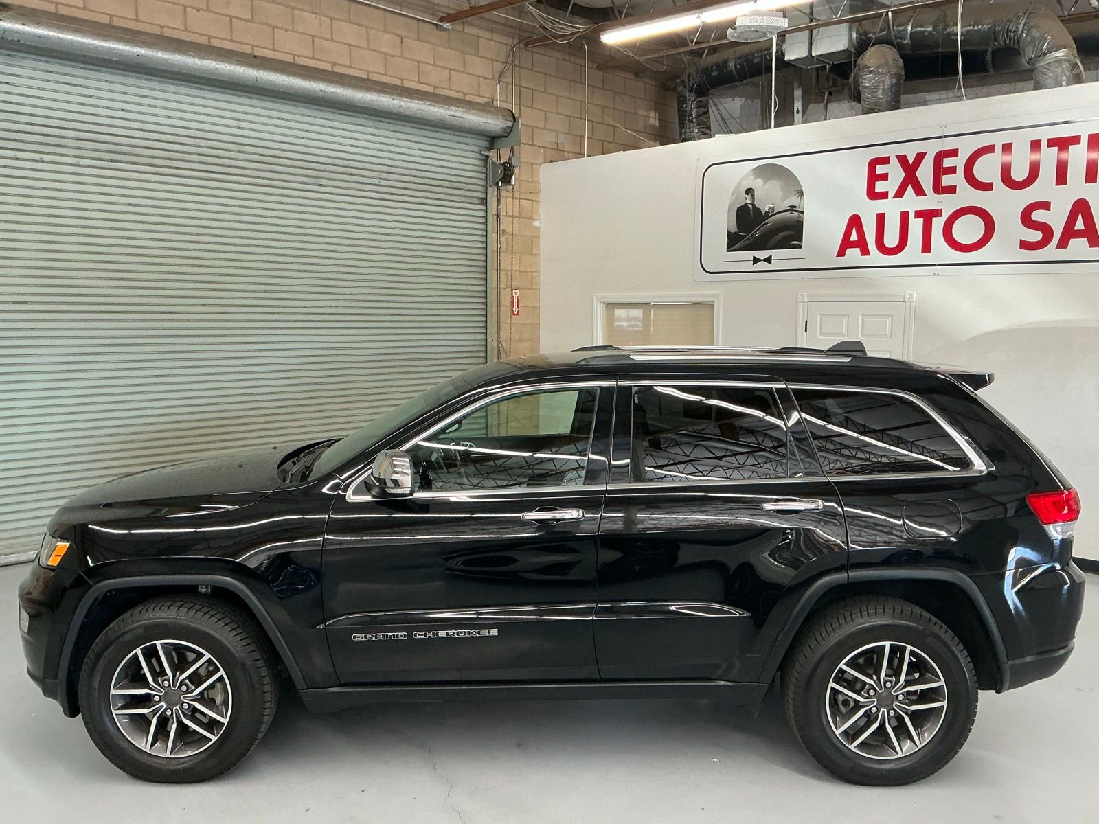 Used 2019 Jeep Grand Cherokee Limited image 8
