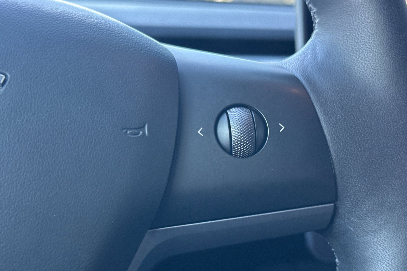 Used 2023 Tesla Model Y Long Range image 31