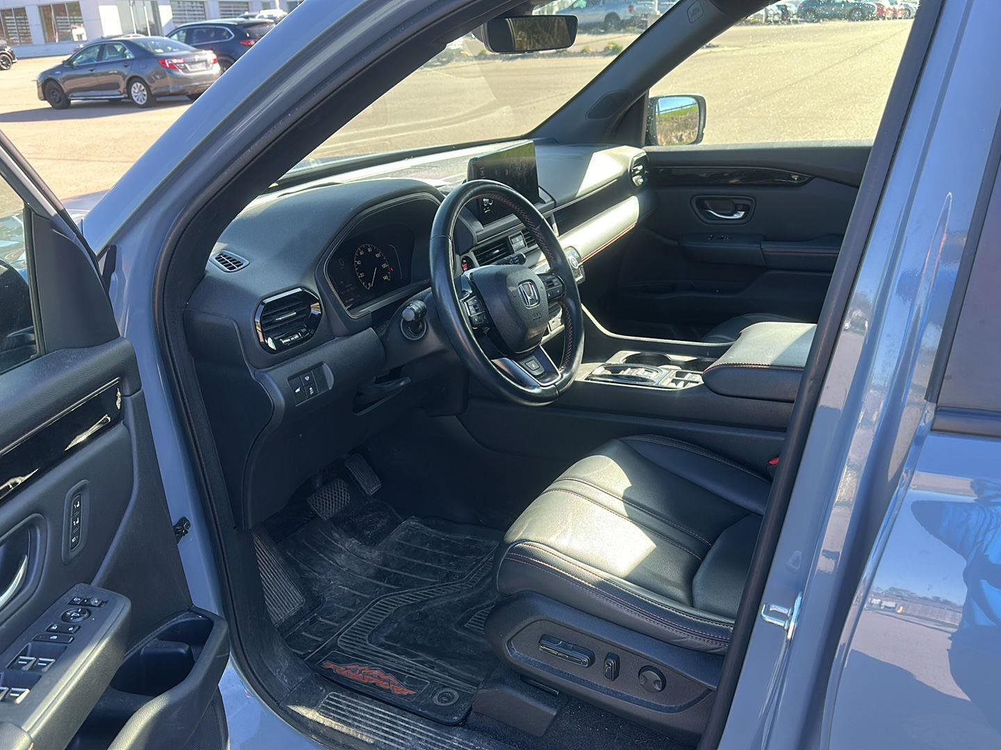 Used 2023 Honda Pilot TrailSport image 8