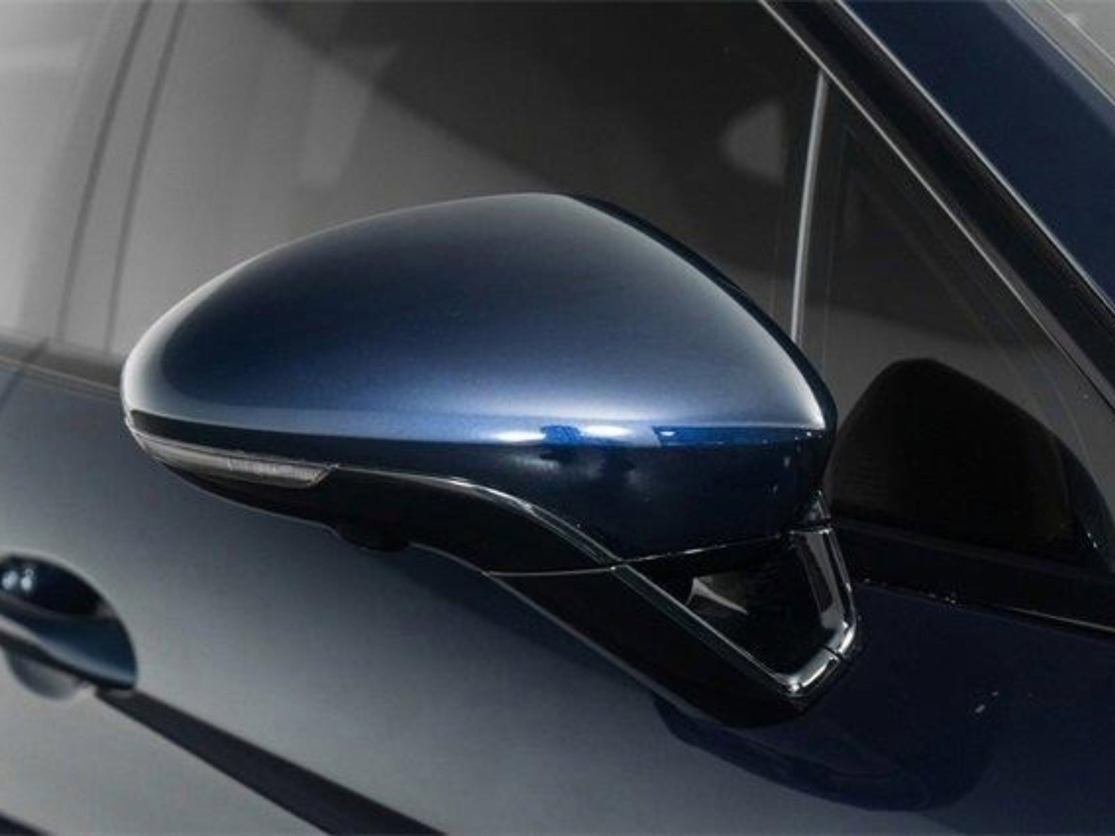 Used 2023 Porsche Panamera 4 Platinum Edition w/ Assistance Package image 25